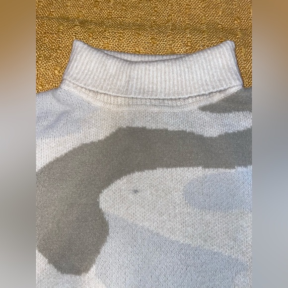 Express Turtleneck Sweater - Picture 5 of 9